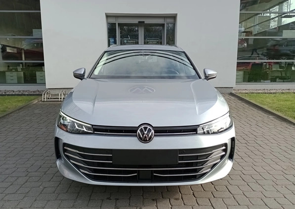 Volkswagen Passat cena 205900 przebieg: 10, rok produkcji 2024 z Dębica małe 466